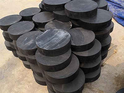 赫山区板式橡胶支座由若干层橡胶片与薄钢板经加压硫化